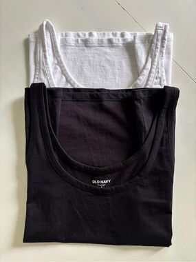 Old Navy Black and White Scoop Neck Tank Tops - Bundle. 95% Cotton